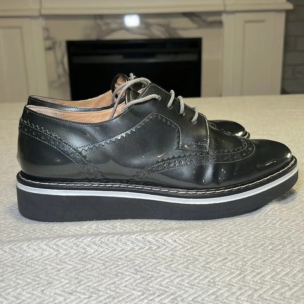 Browns Couture metallic wing tip brogue shoes.  Size 8. - Picture 3 of 10